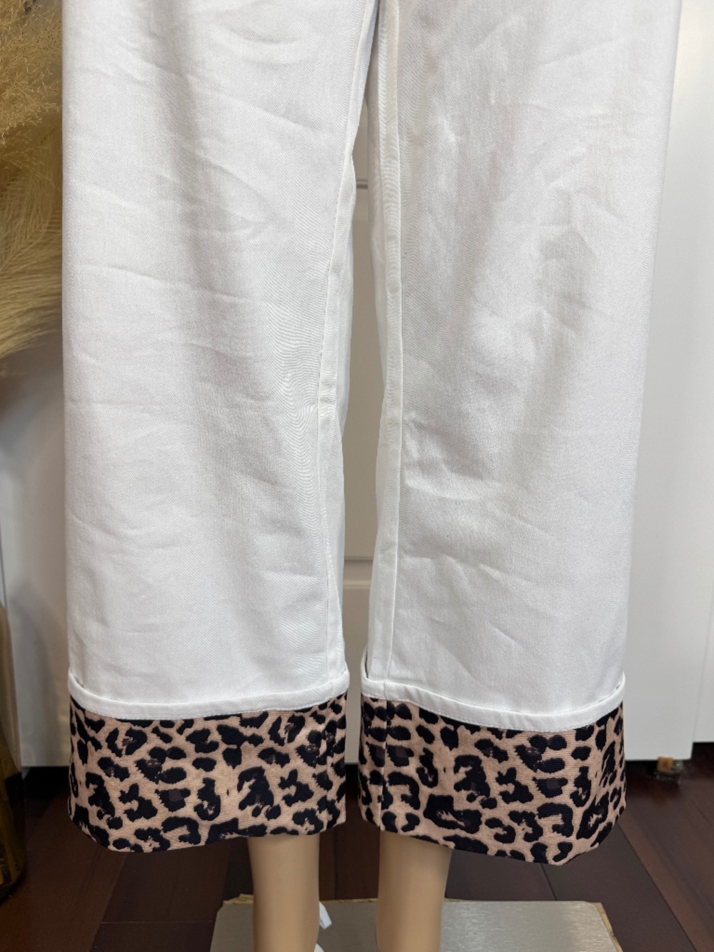 OFF WHITE CROPPED DENIM LIKE PANT WITH LEOPARD PRINT CUFFS SIZE SMALL - NWT - Picture 10 of 16